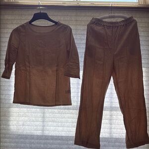 Women 2 pc. Linen set.